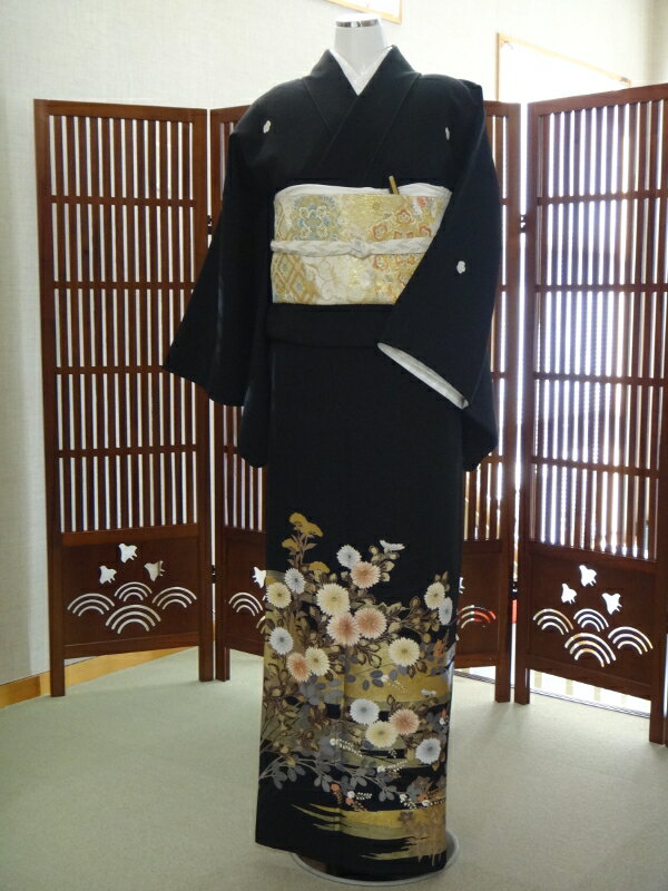 レンタル 四季花かご 広巾 結婚式 黒留袖 黒留 留袖レンタル 貸衣装留袖 フルセット 帯 草履 バック 足袋 小物 着物 結婚式お母さん 往復送料無料 身長150cm~160cm対応 大き目 ぽっちゃりさん 13号サイズまで対応 本格正絹素材黒留袖