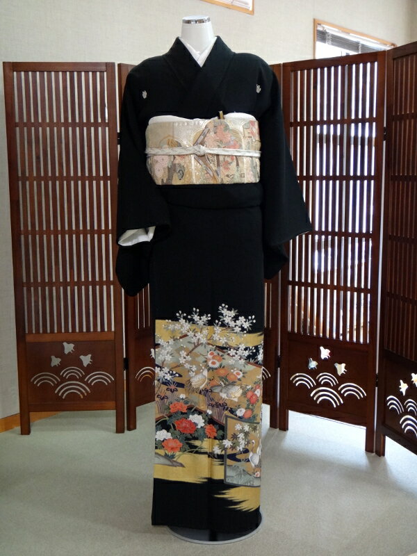 【レンタル】【九重】【結婚式・黒留袖】【黒留】【留袖レンタル】【貸衣装留袖】【フルセット・帯・草履・バック・足袋・小物】【送料無料】【着物】【結婚式お母さん】【あんしんしあわせ価格】【往復送料無料】