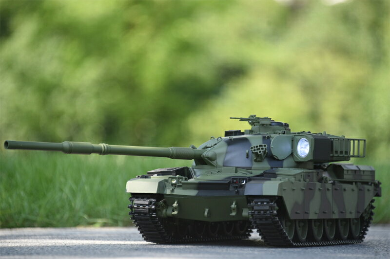 HAYA 1/16 チーフテンCHIEFTAIN 2.4GHz（金属ギアボックス・金属キャタピラ・金属スプロケ・アイドラー・ロードホイール・BBリコイル・サウンド・発煙仕様） ■スケール：1/16 ■フルRCオペレーション：前進・後進・左右転回・信地転回・超信地展開・砲塔回転・砲身昇降 ■BB砲弾発砲メカニズム/砲身リコイルメカニズム（最大飛距離：25m） ■タミヤと互換性のある赤外線バトルシステム ■リアルサウンドジェネレーター（エンジンアイドル・オペレーション、マシンガンなど） ■スモークジェネレーター（エンジン排気） ■ユニークなトラックテンションアジャスター ■Horstmanサスペンションシステム ■マンダーライト・LEDサーチライト ■開閉可能ツールボックスと収納ボックス ■金属製スチールギアボックス ■金属製キャタピラ（シルバー） ■金属製スプロケット・アイドラーホイール（シルバー） ■金属製ロードホイール（シルバー） ■2.4GHz 4ch送受信機 ■Li-ionバッテリー：7.4V 1800mAh ■専用充電器（別途ご用意ください） ■BB砲弾 ■専用発煙オイルはオプションです。別途ご用意ください。 ■専用デカール ■ターゲットプレート ■取扱い説明書（英文）