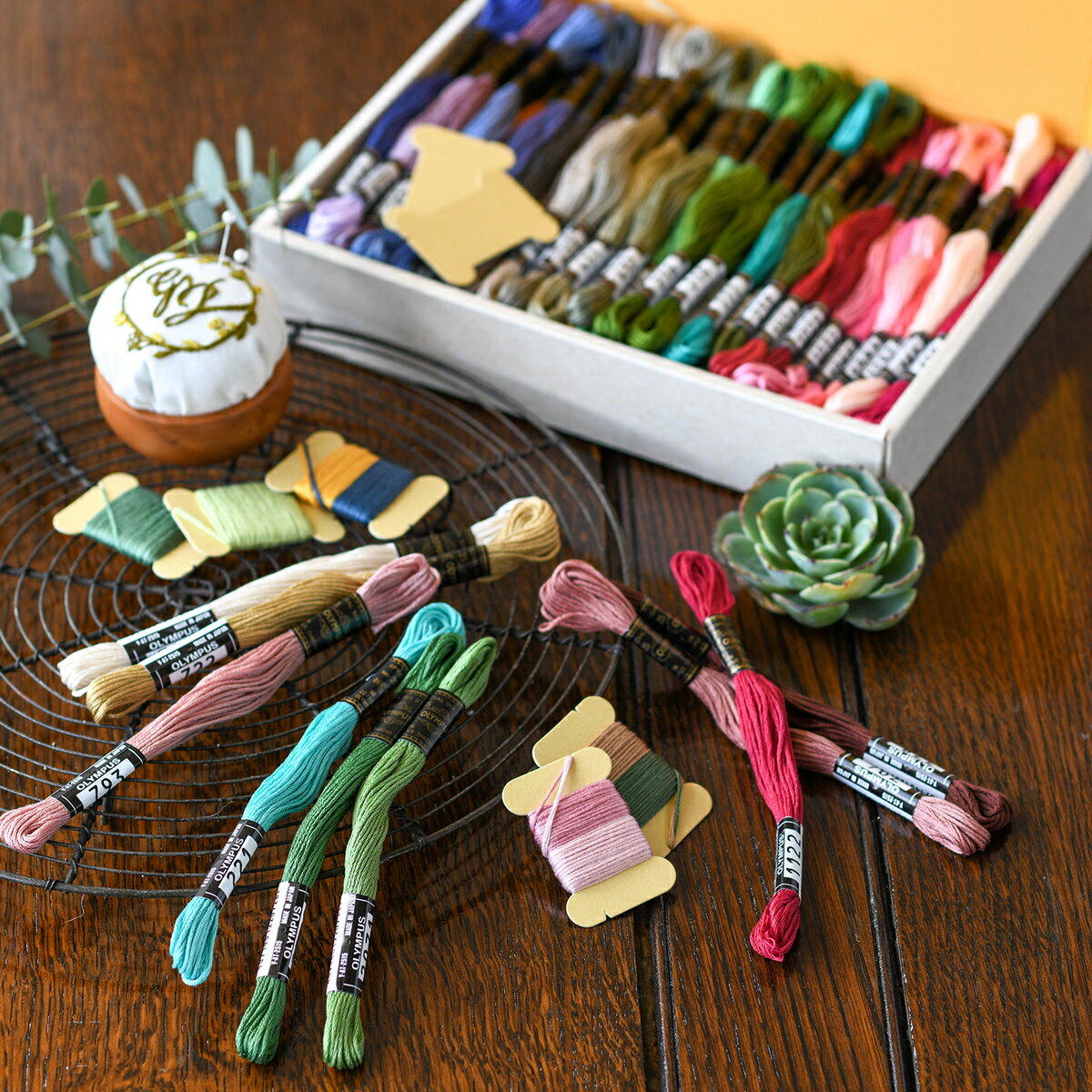 Rakuten - Olympus(オリムパス)　GARDEN PARTY　刺しゅう糸セット-スプール付-　GP-100D　ロマンティックガーデン　刺繍糸 100色 セット 25番 刺しゅう糸