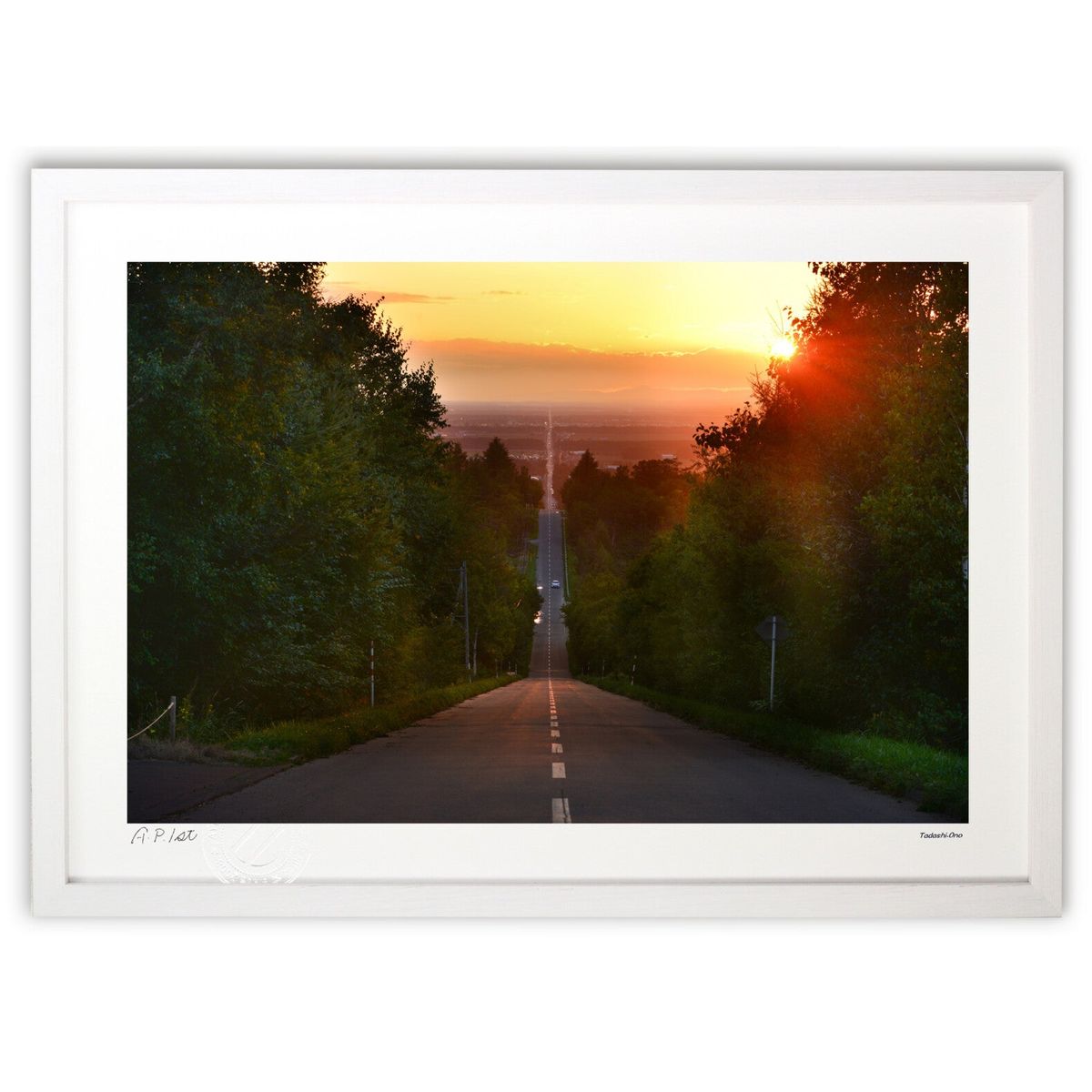 【スーパーSALE半額】版画 夕日と真っすぐな道 (小野 忠)インテリア 壁掛け 額入り 風景画 ポスター アート リビング 玄関に飾る 風水 プレゼント モダ...