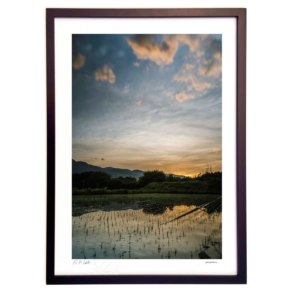 【スーパーSALE半額】版画 水田に映る夕焼け (奴が岳魚)インテリア 壁掛け 額入り 風景画 ポスター アート リビング 玄関に飾る 風水 プレゼント モダン...