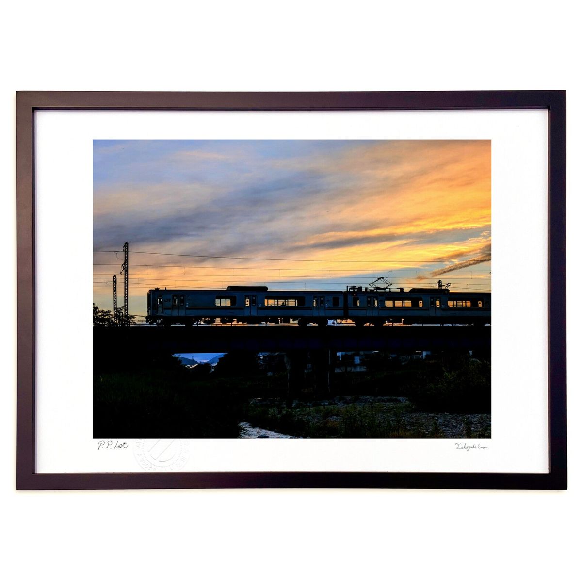 【スーパーSALE半額】版画 夕焼け列車 (天ぷらまんじゅう)インテリア 壁掛け 額入り 風景画 ポスター アート リビング 玄関に飾る 風水 プレゼント モダ...