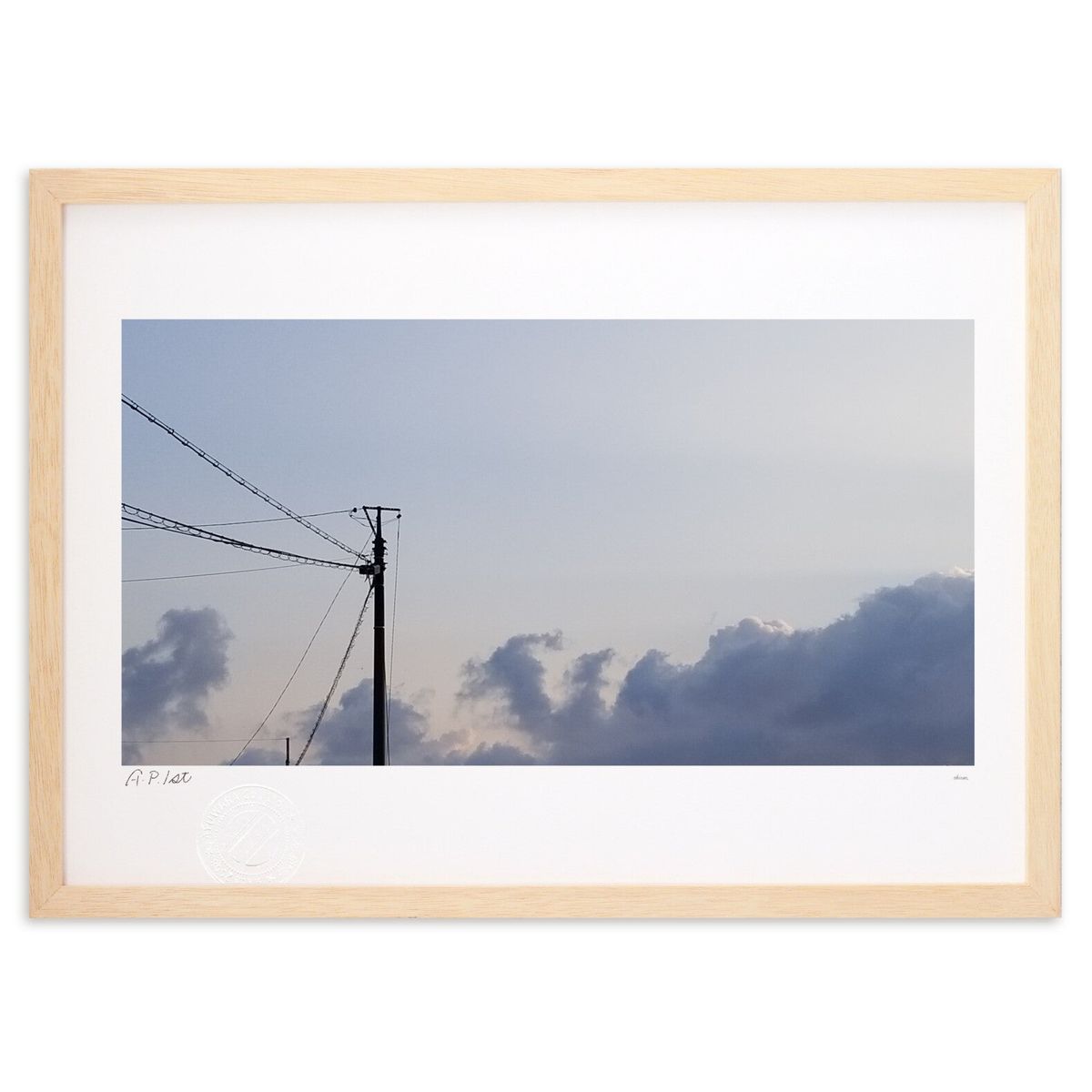 【スーパーSALE半額】版画 朝空と電柱、横から湧く雲 (okiron)インテリア 壁掛け 額入り 風景画 ポスター アート リビング 玄関に飾る 風水 プレゼ...