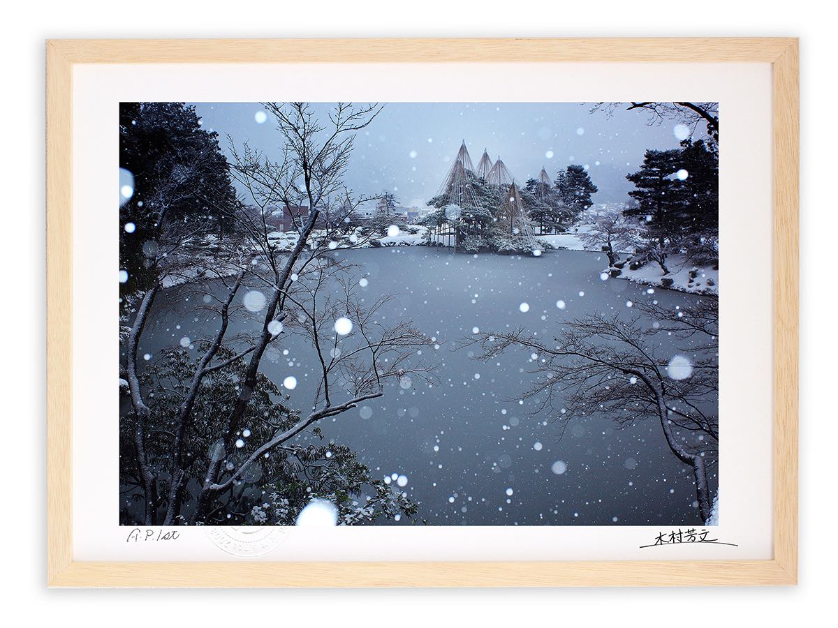 【スーパーSALE半額】アートフォト 絵画 壁掛け 兼六園・雪降り1/金沢市/インテリア 壁掛け 額入り 額装込 風景画 油絵 ポスター アート アートパネル ...