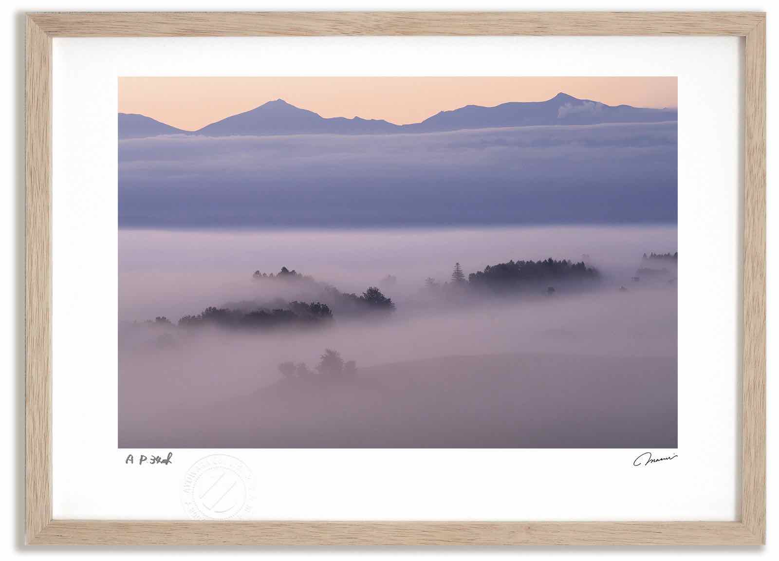 【スーパーSALE半額】アートフォト 絵画 朝霧の丘3 高橋真澄/インテリア 額入り 額装込 風景画 油絵 ポスター アート アートパネル リビング 玄関 プレ...