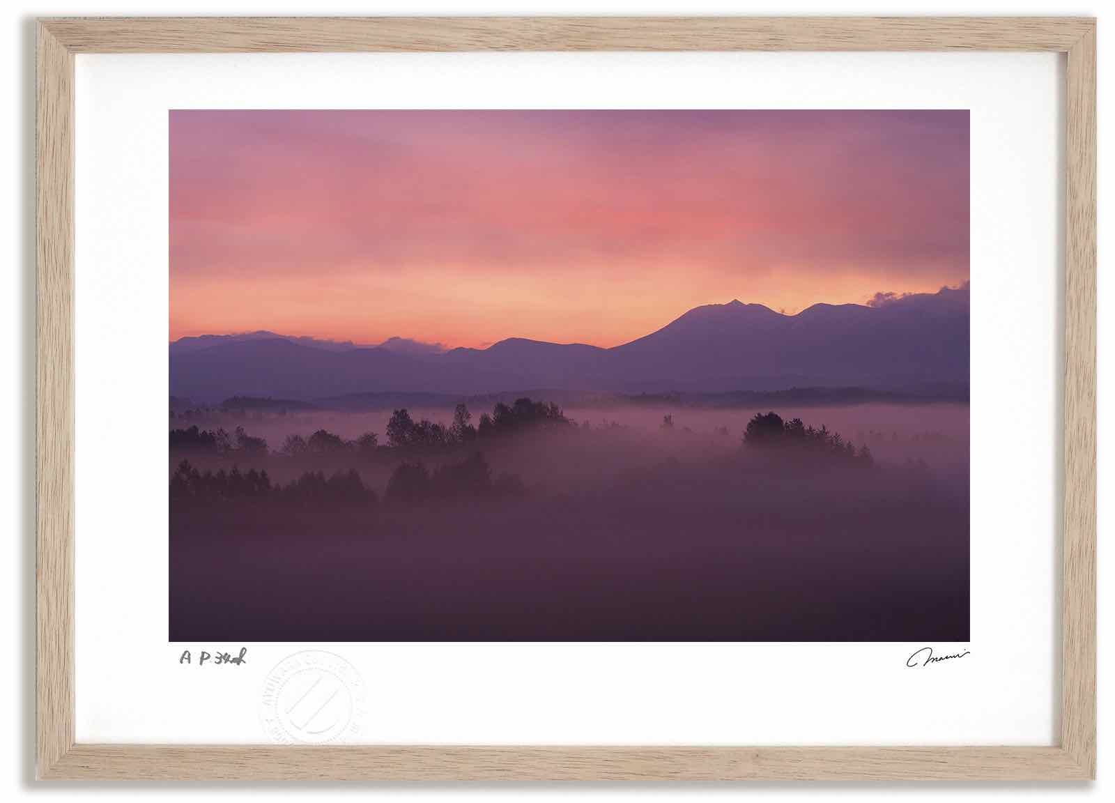 【スーパーSALE半額】アートフォト 絵画 日の出前の丘2 高橋真澄/インテリア 額入り 額装込 風景画 油絵 ポスター アート アートパネル リビング 玄関 ...