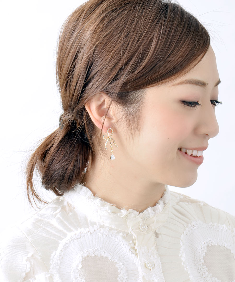 ゴージャスリボンピアス イヤリング キュービックジルコニア 結婚式　2次会 ステン...