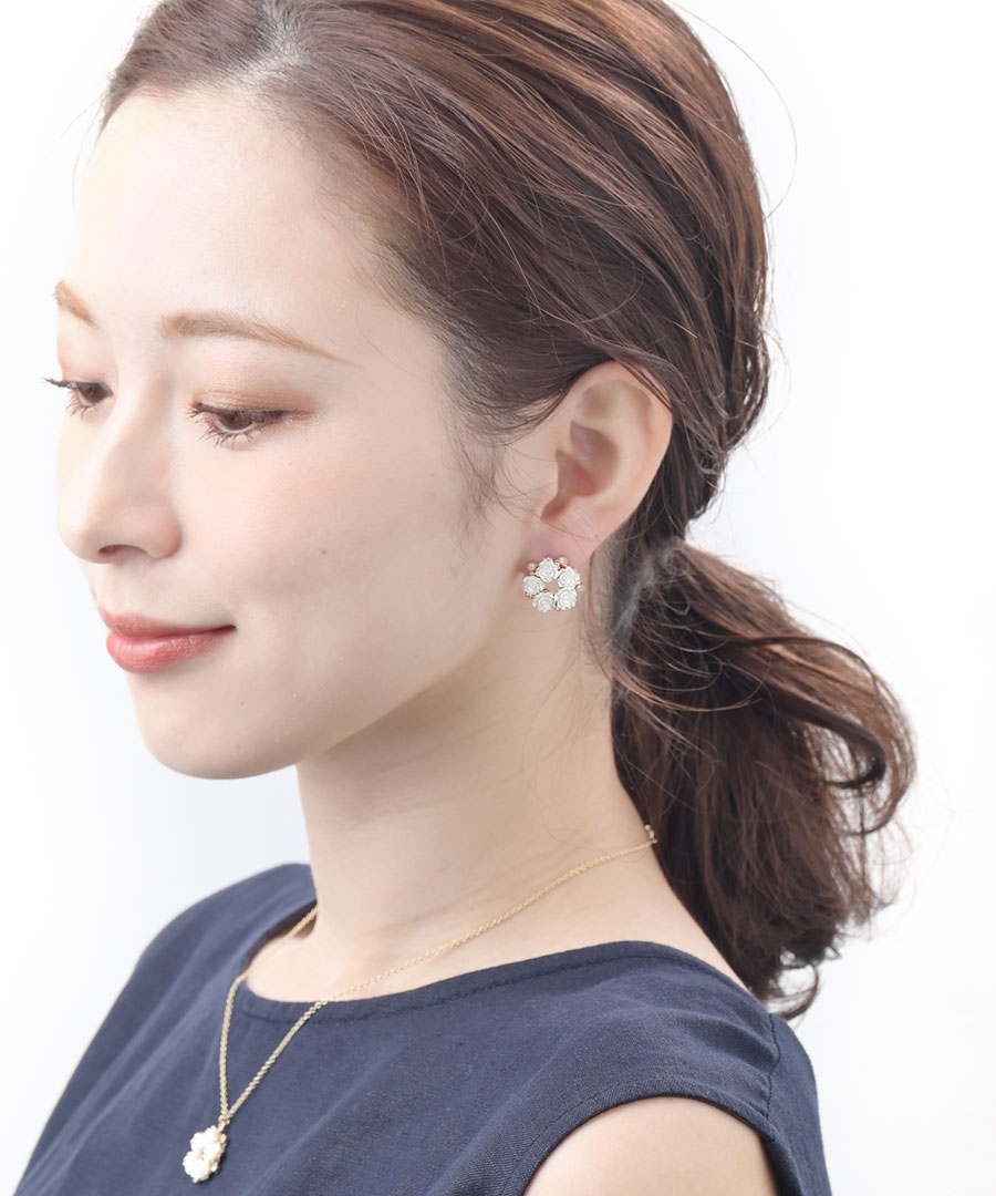 【再入荷なし】ピアス イヤリング ローズ 薔薇 バラ サークル ホワイトフラワー 上...