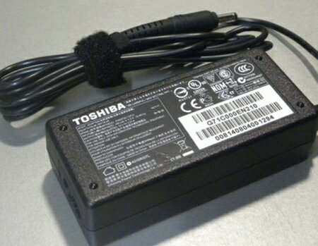 【中古】東芝純正ACアダプター現行19V2.37A 45W 多機種対応モデルACアダプター PA5072U-1ACA/PA5072E-1AC3/PA3922U-1ACA/PA5177U-1ACA機種へも対応可能 （4.0mmDCコネクター付属有）TOSHIBA dynabook R82 dynabook V713 など適合（5.5mmと4.0mm両方機種適合）