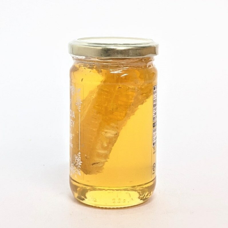 楽天市場 巣はちみつ入り はちみつ アカシア トルコ産はちみつ 350g ハチミツ 蜂蜜 コムハニー ハチの巣 巣蜜 蜜ロウ 蜜蝋 朝食 トースト 料理 プロポリス ローヤルゼリー 蜂の巣入り ワインスクエアー アズマヅル