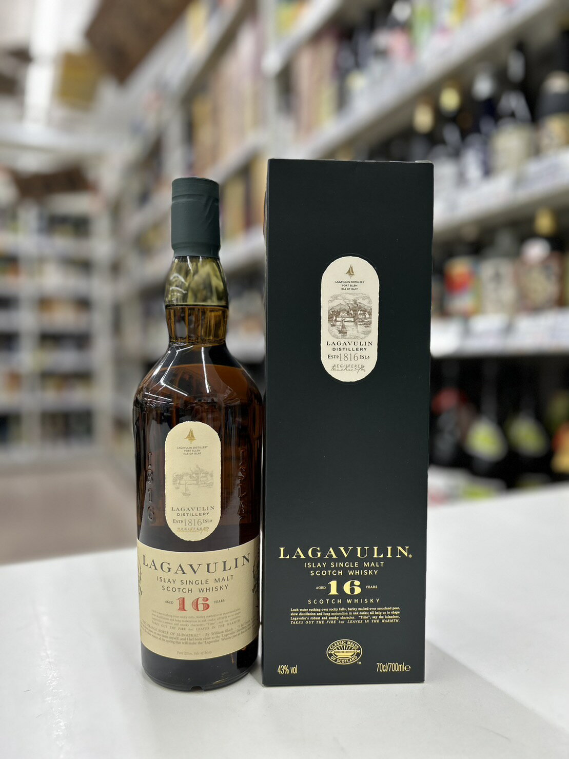 LAGAVULIN ラガヴーリン16年 43°700ml　正規輸入品 /ウイスキー シングルモルト/スコッチ/アイラ/ディアジオ