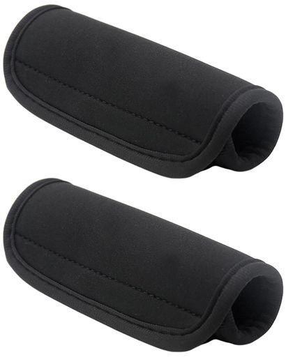 【パッケージ内容】取っ手カバー2個入り。サイズ:長さ15.5cm、幅14.5cm。カラー:ブラック。 【材質】ネオプレン素材を使用しており、柔らかく耐久性があり、肌触り良く、滑りにくく。 【特徴】滑らかな表面は両手に対するハンドルの摩擦を減らし、重い荷物の持ち上げを緩和するための良いヘルパーです。 【使いやすい】マジックテープなので取り付けと取り外しが容易である、洗いやすくて便利です。 【幅広い用途】荷物、ラゲッジバッグ、ラップトップバッグ、ショッピングバッグ、ペットバッグ、などのハンドルに適用できます。