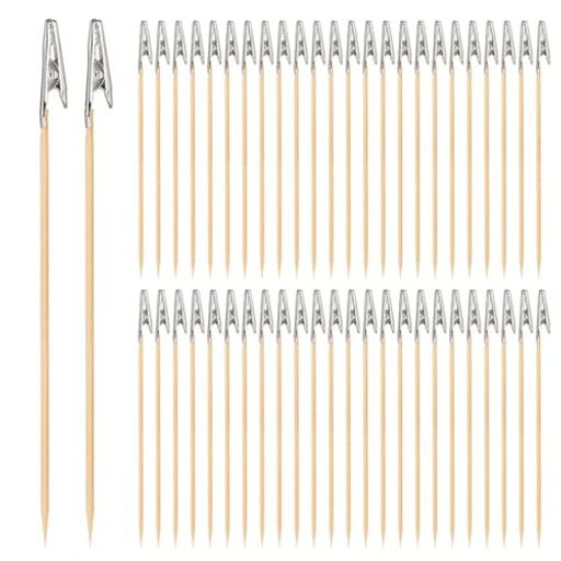 【商品詳細】50本入り、長さ180mm、竹串の直径25mm。 【高品質素材】金属製のクリップと竹串で作られており、堅牢で耐久性に優れ、部品を確実に固定します。 【自由調整】竹串部分は、簡単に切断でき、最適な長さに調整できます。 【実用性】この大量の量は、同時に多くのパーツの塗装作業を行う際や使い捨て使用に最適で。 【幅広い適用】プラモデルやフィギュアなどの細かなパーツの塗装・乾燥に最適。