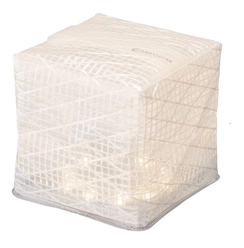 サイズ:110x110x110mm(使用時)、210x110x12mm(収納時) 重量:86g 仕様:LED10灯 明るさ:強/100ルーメン、中/20ルーメン、弱/10ルーメン、点滅モード 点灯時間:10時間(強)、42時間(中)、72時間(弱) 充電時間:7-9時間 素材:本体PET・PVC/パッケージPVC 電源:ソーラー充電式リチウムポリマー(Li-Po) 1200mA 耐水性:IP67 原産国:中国