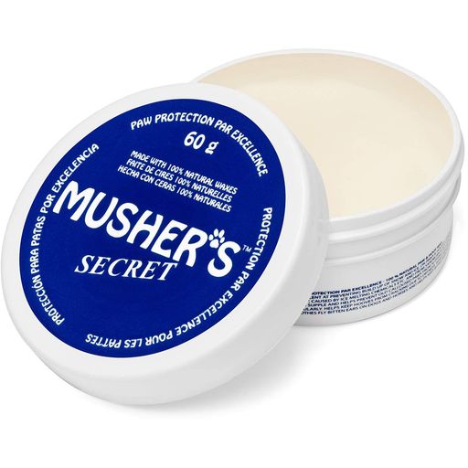 【 安全でナチュラル 】 - マッシャーズシークレットは、食品に使われる安全なオイルとワックスから作られているので、わんちゃんが舐めても害はありません。肉球の敏感なペットにも問題なくお使いいただけます。 【 オールシーズンOK 】 - マッシャーズシークレットは肉球に目に見えないプロテクターを作りだし、わんちゃんの足は乾燥やひび割れから守られます。雪、熱い舗装、荒れた地形から足裏を保護します。 【 わんちゃん以外の動物 】 -もともと犬の保護用に開発されたものですが、猫、鶏、馬などの動物に使用しても問題ありません。 【 保湿と足裏のサポート 】- 本商品のクリームは、超保湿オイルとワックスから作られているので、乾燥し、ひび割れた足裏を和らげ、足裏をサポートしてくれます。 【 安心のカナダ製 】 - マッシャーズシークレットはカナダで3代続く家族経営の企業です。その製造方法は、もともとカナダのそり犬のために開発されたもので、実用的な商品として誕生しました。皆様のペットにも秘伝のクリームを共有できることを光栄に思っています。