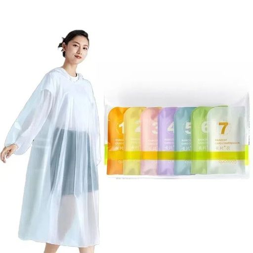 【商品仕様】 パッケージ内容:7枚セット サイズ:フリーサイズ(男女兼用)着丈:約160cm 身幅:約110cm袖丈:約 67cm 推奨身長:150~190cm 重量:約40g(1枚)色:7色 素材:防水性PE素材 【フリーサイズ】 フリーサイズで子供から大人まで男女問わず使用できます。家族で使いまわしもできます。全体的に軽くて薄くので、持ち運びもラクラク。普段から色んなバッグやリュック、子供のランドセルに忍ばせておけば傘を忘れた時でも安心です。 【調節紐付き】 フード部分は調節紐がついているので外れないようにしっかり着用でき、袖口はゴム入りなので服が濡れるのを防いでくれます。着用時に二重保護を提供し、雨や風を効果的に防ぐことができます。 【持ち便利】 折り畳み可能で普段はポケットやバッグ等に収納しておけるので持ち便利です。梅雨の時期はもちろん、イベント時の急な雨、秋の台風シーズンまで普段使いのバッグの中に常備しておきたい使い捨てレインコートです。旅行バッグやトランクの中に入れておけば、予測のつかない旅先の天候変化も気にせず過ごせます。