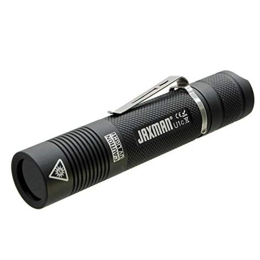 【高品質の日亜化学 UV紫外線LEDバルブ】LEDチップの品番NVSU233B- 6W波長365nm -フォーカススポット ディジタル電流、定駆動回路/星(塗り潰し)星(塗り潰し)ライト本体に過放電防止回路が内蔵されます。モード (high 100%-mid 50%) 【見えないものが見えるので】お札やクレジットカード・パスポート等の鑑定に利用できます。鉱物や宝石の品質を検査したり、骨董品の修復の跡が無いかを確認できます。掃除を助ける。絨毯などにベッドが残した尿の痕跡まで照らすことができます。衣料品の蛍光剤・増白剤等の残留確認も最適です。ホテルの部屋の検査用途に最適です!野外でサソリを捉え、夜釣りも適用できます。 【小型・軽量】小型で軽量で持ち運びにも便利なUVライトです。長さ117mm,直径24mm/重さ:80g(電池を除く) パッケージ内容:U1 日亜 UV懐中電灯*1、ハンドストラップ*1、
