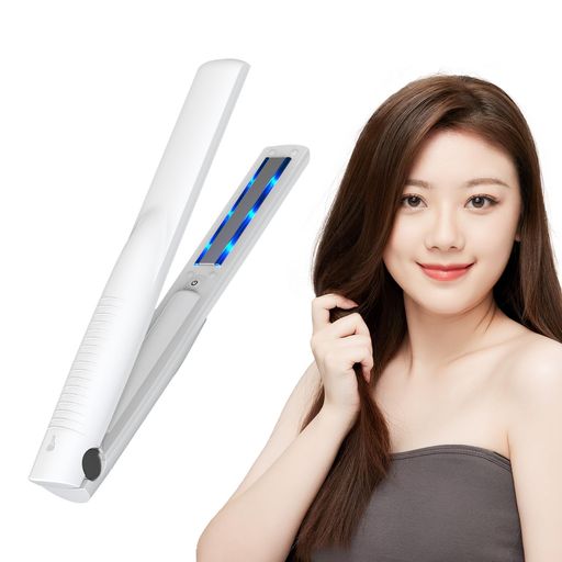 光沢強化 【ツヤ感のある美髪が叶う】1MHz (毎秒 約100万回) の超音波振動により髪1本1本の内部にトリートメント剤をしっかりと浸透させ(手で塗布より浸透率6倍もアップ)手ざわり・ツヤ・コシを生み出す新感覚髪質改善。髪のパサつきや乾燥、くせ毛、うねりなど尽きない髪のトラブルに対応し、誰でもプロ級の仕上がりに!※ご注意:本製品の見た目はストレートアイロンのようですが、トリートメントの浸透を高める機器になります。 【超音波x青色LED】波長470nm青色LEDエステサロンでも注目の高い技術の一つです。超音波機能が作動する同時に青色LED照射も同時に行うことで髪の表面からだけでなく、髪の内部と外部からダブル補修します。使用するごとに髪を美しく、傷んだ髪を髪質改善し傷みにくい髪質へ!10分だけのセルフケアでがサロンクオリティに。時短ケアで忙しいときにも楽々! 【髪質改善・長くカラーキープカ】全ての髪質、あらゆるヘアスタイルのベースづくりに対応できます。髪がもつ本来の美しさを引き出し、キレイにまとまる艶髪へと導きます。