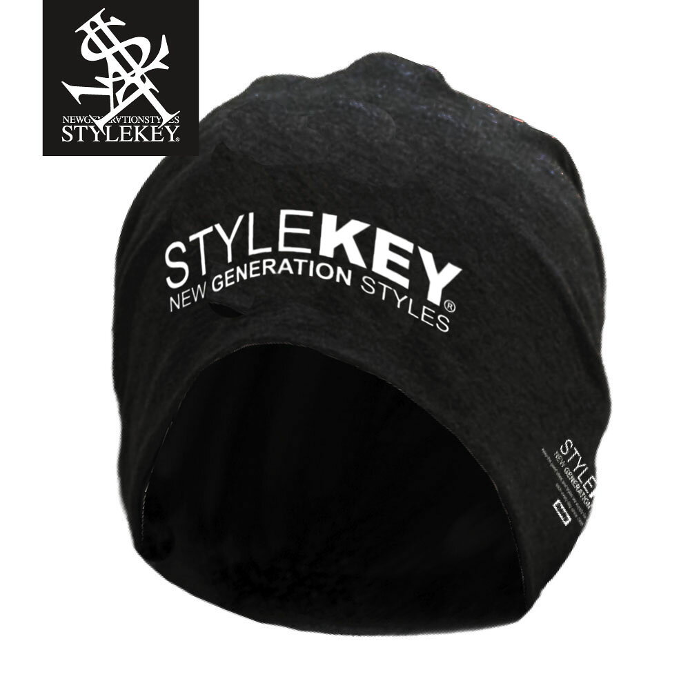 メーカー希望小売価格はメーカーカタログに基づいて掲載しています。STYLEKEY(スタイルキー) 日本 / 1999年設立 その名の通り「STYLE=ファッション」「KEY=鍵」と言う単語をつなぎ時代の流れの中で多くのヘッズのファッションの鍵となるこだわりのウエアを発信し続けている。トータルコーディネートで放たれる多彩なデザインはジャンルを超えて幅広いストリートヘッズから支持を受ける言わずと知れた最重要ブランド。 ■ BLACK / ブラック ■ ブランド STYLEKEY/スタイルキー アイテム STATUS LOGO BEANIE 品番 SK99ET-BNE01 素材 ポリエステル100% 商品説明 独自のデザインワークでストリートシーンを旋風するスタイルキーからブランドらしいロゴが主張するオシャレなストリート仕様のビーニーが登場。シンプルなデザインの多い人気ヘッドギアのビーニーもスタイルキーの手に掛かれば他には無いB系・ヒップホップファッションにピッタリのアイテムに大変身。 SIZE 内径 【 FREE 】 57cm〜
