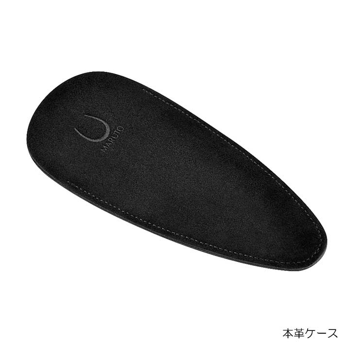 仕様 全長：約157mm 重量：約15g 素材：牛革 なめらかな手触りのソフトケース 各種ネイルニッパーを保管するためのケースです。 ベロア記事の本革製でネイルニッパーの刃先を保護し、安全に収納してくれます。 ＊革ケース対応アイテム ・ウイングWN-3010 ・クリスタルNP-4010 ・ネイルプロX　NP-2010 ・ネイルプロ　Color ・天使の爪切り ＜お知らせ＞ こちらの商品は実店舗と併売を行っており、在庫切れとなる場合がございます。 在庫切れの場合にはメールにご連絡させていただきます