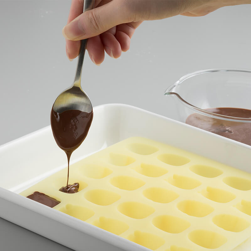 貝印 シリコーンチョコ型 すみっコぐらし DN0504（ シンプル キッチン ツール 用品 おしゃれ キャンプ 便利 グッズ 台所 調理 料理 器具 小物 道具 新生活 ギフト ）