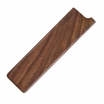 ※お届け地域により、別途運賃がかかる場合やお届けできない場合がございますので、お問い合わせ下さい。 内蔵のマグネットで刃が包丁カバーにフィットする、汎用の包丁カバーです。自然な風合いとやさしい手触りの天然木(ウォールナット:くるみの木)を使...