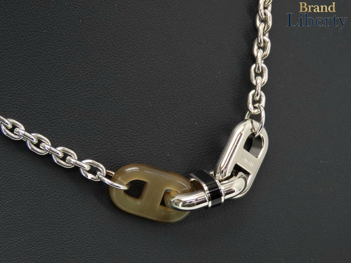 ● ブランドエルメス　HERMES ● 商品名マイヨン　シェーヌダンクル　バッファローホーン　水牛　ネックレス　ペンダント　チョーカー ● サイズ全長：約53cm ● カラーブラックxブラウン系xシルバー ● 素材バッファローホーン(水牛の角)xメタル ● 型番H100042FP03 ● 製造国フランス ● 付属品なし(本体のみ) ● 商品ランクSA ● 商品状態モチーフや留め金具に若干の小キズがございますが、全体的にとても綺麗なお品物になります。