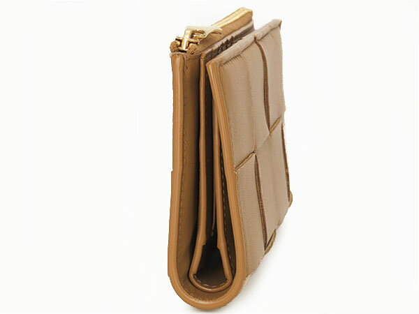 【新品同様】ボッテガ ヴェネタ　BOTTEGA VENETA　イントレチャート　ミディアム カセット　二つ折りファスナーウォレット　二つ折り財布　コンパクト財布　キャメル ブラウン　ラムレザー カーフレザー　667130　【中古】