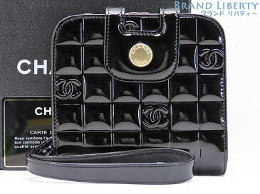【激レア未使用】シャネル CHANEL チョコバー パテント エナメル ココマーク がま口 二つ折り財布 コンパクト財布 ストラップ付き ブラック マットゴールド 【中古】