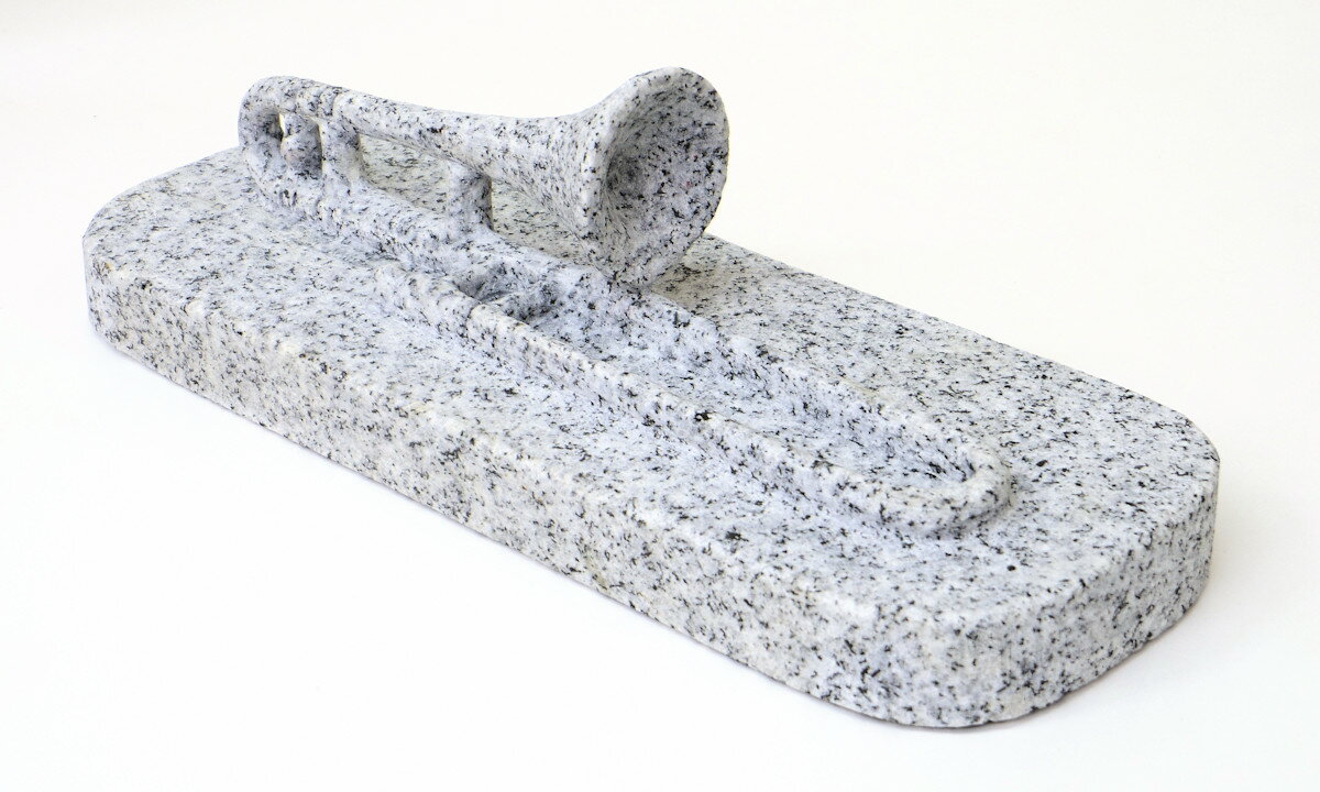 トロンボーン　御影石製オブジェ