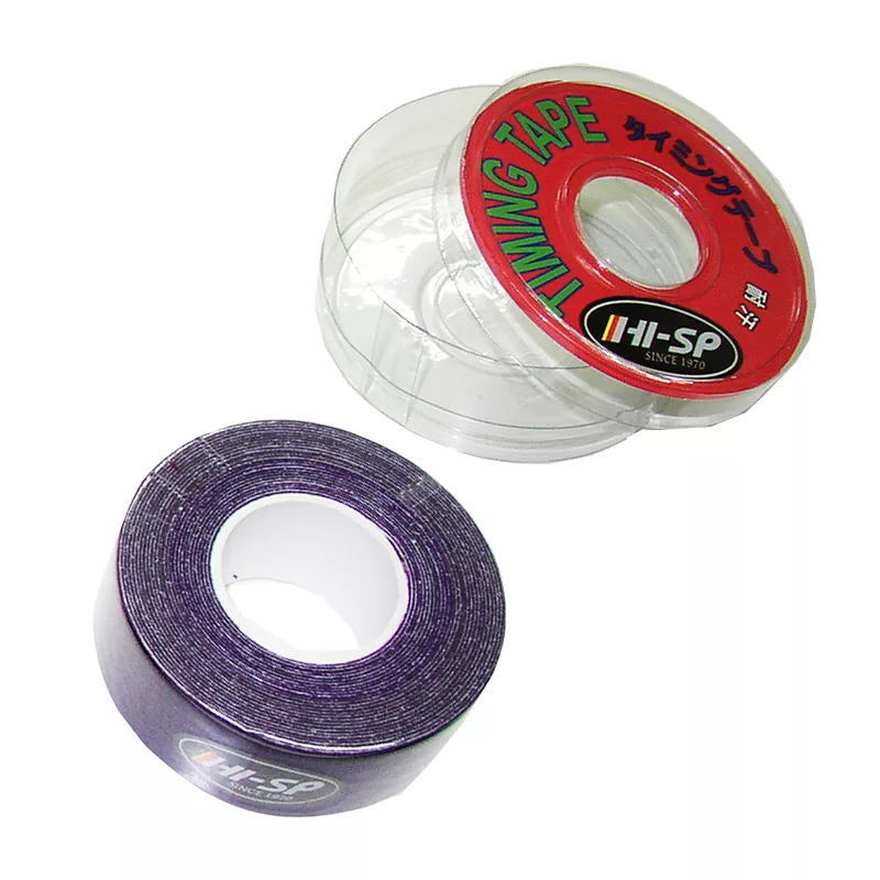 ハイスポーツ　TIMINGTAPE（サム用） （ロールタイプ） サイズ： 25mm（1インチ幅）×4m（伸長時） カラー：ディープパープル テープ表面が起毛加工されているため、従来の保護テープよりスムースな親指の抜けをサポート。 耐汗性があり、投球中のテープの剥がれも少なくなります。 12個セットは こちら カットタイプは こちら