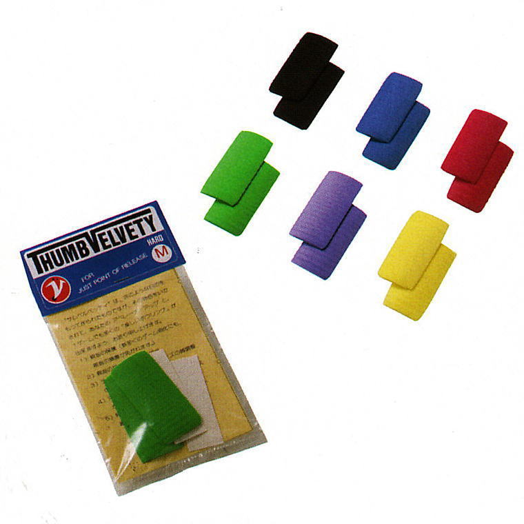 【指穴調整用スポンジ 両面テープつき】 サム・ベルベッティ（12袋セット） （単品販売より1袋/70円お得です。） サイズ（約）： S（7/8インチ） M（1インチ） L（1+1/8インチ） カラー：複数色ミックスになります。指定はできません。 貼付位置：サムホールの親指背側 ・親指の保護に。（数多くのゲーム消化にも、 親指の損傷が免がれます。） ・親指の抜けがスムーズです。 ・テープ等による、ホールサイズの微調整の必要が、 ほとんどなくなります。 ・汗を吸収しますので、一定したリリースが 得やすくなります。 ・特殊スポンジで、単体構造ですから、 過酷な使用に耐えられます。 1袋2枚入り（両面テープ付属）×12袋 ※エンリッチライフ社製 メール便発送も対応いたします。 （代引きは宅急便のみとなります。） 送料は一律250円です。 単品販売は こちら■メール便（日本郵便クリックポスト）ご希望のお客様へ■ （必ずご確認下さい） 　　送料は1梱包250円均一となります。（A4サイズ大、厚さ3cmまで） 　　メール便対応商品を複数ご注文の際、1梱包で収まらない場合は 　2梱包以上になる場合がございます。 　　また、通常送料の金額を超えてしまう梱包数の場合は宅配便送料のまま 　宅配便で発送させて頂きます。（別途ご案内差し上げます。） 　　メール便発送可能商品は、商品タイトルに　【メール便可】　と記載されております。 　　ご注文商品をかごに入れる際、配送方法「メール便（代引き不可）」を選択し、 　ご注文STEP画面での配送方法は「宅配便」を選択のままご注文下さい。 　　ご注文後、楽天市場から自動配信されるメールには訂正前の送料が記載されておりますが、 　後ほどお送りするご注文受付のメールでは送料を修正しご案内差し上げます。 　　メール便はポスト投函で配達完了の為、代金引換はご利用になれません。 　　銀行振込、またはコンビニ、クレジット決済をお選び下さい。 　　また、配達日、配達時間帯の指定は出来ません。 　　配達日数は、お届け先までの距離によりますが、概ね2-4日程となります。 　　メール便には宅配便同様、お荷物伝票番号がございます。 　　万が一、商品が不着の際、お荷物の追跡は可能ですが、 　お荷物問い合わせにて配達完了となっている場合は、 　不着のお申し出がありましても補償は致しかねます。予めご了承下さい。