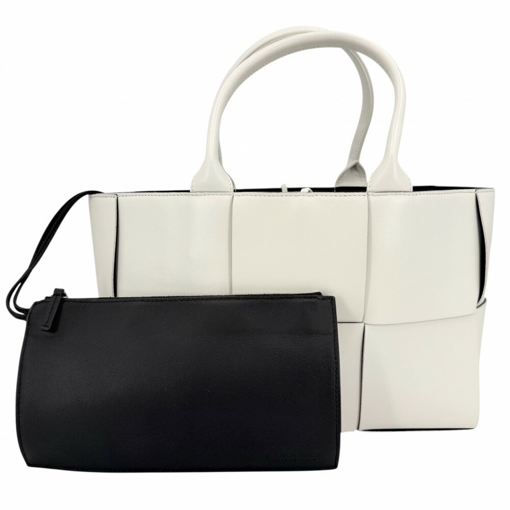 【エントリーでポイント10倍】 ボッテガヴェネタ ハンドバッグ レディース マキシイントレチャート スモール アルコトート トートバッグ ポーチ付き BOTTEGAVENETA 652867 レザー ホワイト 白 ブラック 黒 シルバー金具【中古品】