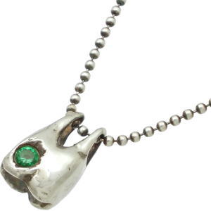 ■SWANKY/スワンキー【ペンダント、ネックレス】 └【タイプ】 シルバー925、ギフト、誕生石、ガーネット、アメシスト、 アクアマリン、ダイヤモンド、エメラルド 緑寿、ムーンストーン、ルビー、サファイア、ペリドット、トルマリン、ローズクォーツ、トパーズ、タンザナイト、出産祝い [オススメチェーン] ◎画像と同一 ○オススメ↓ チェーンの種類 チェーン幅 キヘイチェーン 1.8 ○ アズキチェーン 1.8 ○ 2.8 3.5 ボールチェーン 1.5 ◎ 2.0 ○ 2.5 3.0 4.5 別売チェーン一覧はこちら【素材:シルバー】 ［要確認］［要確認］メーカー取寄せ時2-4日/メーカー欠品時の納期2-3週間(在庫、詳細納期は要問合せ)付属品 : ブランドボックス ★虫食いの奥歯をアレンジする意外性と完成度の高いパッケージング (高さ14mm幅9mm、チェーン別) ユーモアにあふれ人気の奥歯をモチーフにした「贅沢な銀歯」ペンダントがリバーシブルになって誕生石を埋め込んで登場♪小さい中にもきらりと光る個性と誕生石。チェーンを通す場合も1箇所だけ通してラフな使い方などのアレンジもカジュアルでオススメです。 ☆デザイナーより一言！ ウィットに富んだ「洒落」を詰め込んだリバーシブル仕様に進化した奥歯。イブシの入った虫歯の中にバースデーストーン埋め込んで派手さを抑えた一体感も魅力。この手ごろなサイズはペアとしてもオススメしたい！