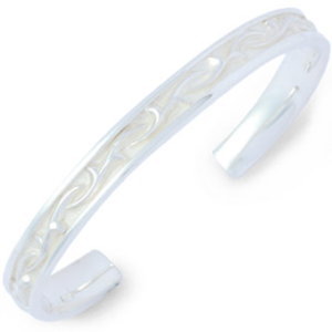 レディースホワイトトライバル シルバーバングル*AQUA SILVER(アクアシルバー)