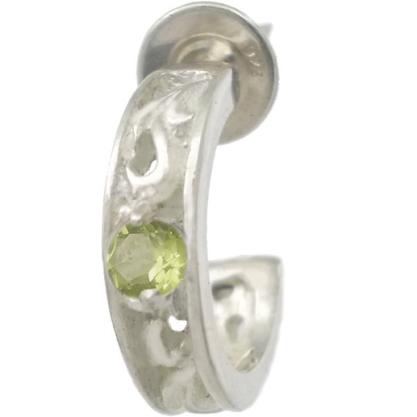 (8月)ペリドット ホワイト スクロール バンド シルバーピアス 誕生石