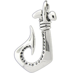■TRAVIS WALKER/トラヴィスワーカー【ペンダント、ネックレス】 └【タイプ】シルバー925 Double Cross Jewelry ダブルクロスジュエリー正規取扱店 ゴシック、スカル骸骨ドクロ、龍ドラゴン竜、クロス十字架、ガーゴイル カリフォルニア マリブ 幸運【素材:シルバー925】 ［要確認］在庫確認約1週間、米国オーダー納期約3-4ヶ月、国内在庫がある場合のみ1-2週間(在庫、詳細納期は要問合せ) 付属品 : ブランドポーチ、ギャランティ 【ご確認ください/こちらの商品は代引き決済不可となります。】★研ぎ澄まされた鋭い針の美しいフィッシュフックペンダント。 (高さ55mm幅35mm、チェーン別)