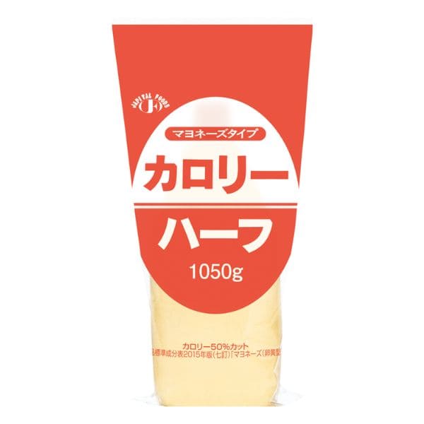 カロリーは日本食品標準成分表2010「マヨネーズ（卵黄型）対比」から約50％低減しています。 JANコード【4901577091575】商品詳細 内容量 1050g 保存方法 常温保存 原材料 食用植物油脂（国内製造）、卵黄、醸造酢、食塩、砂糖、香味食用油、香辛料、植物性たん白加水分解物／調味料（アミノ酸）、増粘剤（キサンタンガム）、香辛料抽出物、（一部に卵・大豆・りんごを含む） 商品区分 食品 広告文責 三嶋商事株式会社 フリーダイヤル 0120-244-168　 ※お客様のための連絡先です。営業電話はご遠慮下さい。 1個平均使用量(15g)あたり キユーピー株式会社　キューピーカロリーハーフ　1050g 賞味期限保証　1ヶ月以上 成分 含量 成分 含量 エネルギー（kcal） 49 炭水化物 (g) 0.4 たんぱく質 (g) 0.3 脂質 (g) 5.1 食塩相当量 (g) 0.4 アレルギー情報 卵・大豆・りんご
