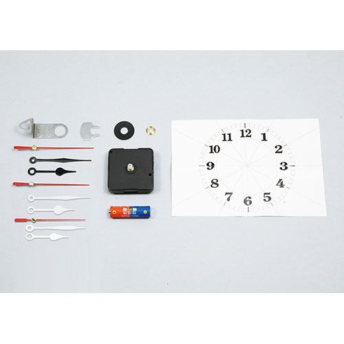 図工・工作・クラフト・ホビー 時計・クロック 針は3種類入りです。プラ製文字なし、板厚1〜5mm用(シャフト長5mm) 【商品サイズ(単位mm)】 本体 : 55×55mm、針 : (軸心から針の先端までの寸法)黒・白針 : 短針50mm、長針72mm、 秒針73mm、白小針 : 短針42mm、長針60mm、秒針65mm 【セット内容】 本体、単3乾電池、3針セット3種(黒・白針2種、白小1種)、留め金具、ムーブメント、ゴムパッキン、ワッシャー、掛金具 【重量】 74g 【材質】 PP、鉄、紙等 【包装形態】 化粧箱 【包装サイズ】 70x125x45mm