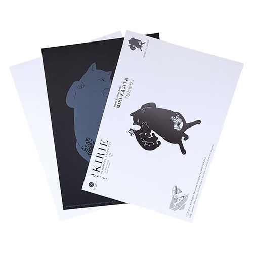 ハンドメイド切り絵キット 切り絵アーティスト・カジタミキの癒し系ねこシリーズ!お気に入りの場所で日向ぼっこ中のねこさん2匹に癒されます。 表情がとても愛らしい切り絵です。●セット内容 : 下絵、白い台紙、切り方説明書 ●必要な道具 : カッター、カッティングマット、のり ●素材 : 紙(個装PP) ●下絵サイズ : B5 ●パッケージサイズ : 横26.2cm×縦18.6cm ●生産国 : 日本