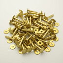 　真鍮リベット（ブラスリベット）（Brass Rivet）#9×1インチ 50セット 真鍮リベット（ブラスリベット）（Brass Rivet）#9×1インチ 50セット。真鍮リベット（ブラスリベット）にワッシャーをはめ込み、かしめて固定します。リベットに空洞がないため非常に丈夫です。 ※リベットとワッシャーが50セット ●サイズ シャフト直径：約4.0mm、ヘッド直径：約11.7mm、全長：26.1mm ●素材 真鍮 ※50セット売りのため、個数 1で 50セット、個数 10で 500セットとなります。 ※ご注文品の総重量や配送方法によっては、ご注文後に送料や配送方法を変更致します。あらかじめご了承ください。 リベットセッター と エンドカッティングニッパー（SOLD OUT） を使って、リベットをかしめる方法を解説します。 (1) 革にリベットを通し、ワッシャーをかぶせます。 ※写真のリベットはコパーリベット（銅製リベット） #9×1インチです。（以下同様） (2) リベットセッター の穴があいた方をリベットに差し込みます。 (3) リベットセッター をハンマーなどで叩いて、ワッシャーを下まで押し込みます。 (4) エンドカッティングニッパー（SOLD OUT） を使い、リベットが少し残るぐらいの位置でリベットを切断します。 (5) ワッシャーが外れにくくなるよう、また、切断面に丸みがつくよう、切断面をハンマーで直接叩いたり、リベットセッター のくぼみ側の方を使ってたたき上げたりして、切断面を綺麗に仕上げます。 (6) 完成です。 リベットの使用例 リベット関連商品 コパーリベット 真鍮リベット リベットセッター エンドカッティングニッパー