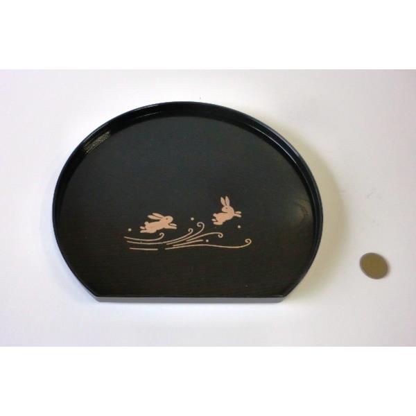 半月盆 波うさぎ 22.5×20.2cm (100円ショップ 100円均一 100均一 100均)