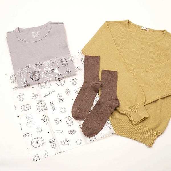 トラベル用圧縮袋 シンプルロゴ柄 M(40×35cm) (100円ショップ 100円均一 100均一 100均)