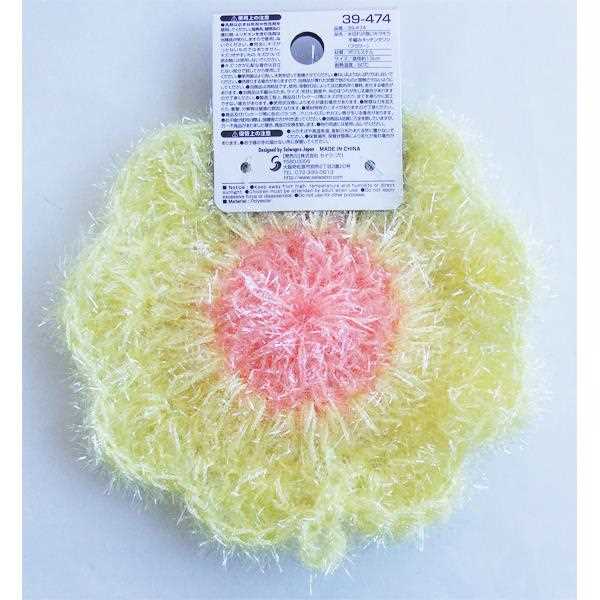 水切れが良いキラキラ手編みキッチンタワシ フラワー 直径13cm ［色指定不可］ (100円ショップ 100円均一 100均一 100均)