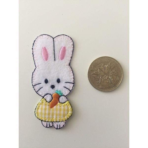 アップリケ うさぎ 3．3×7cm アイロン接着 (100円ショップ 100円均一 100均一 100均)