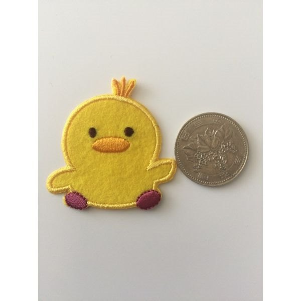 アップリケ ひよこ 4．6×4．9cm アイロン接着 (100円ショップ 100円均一 100均一 100均)