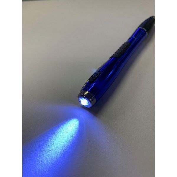 多機能ペン LEDライト＋タッチペン＋0．7mm黒ボールペン ［色指定不可］ (100円ショップ 100円均一 100均一 100均)