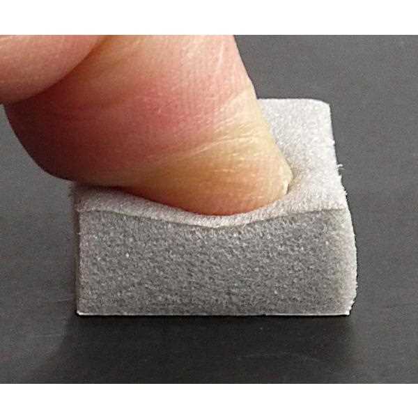 ドアフック 透明 調整用クッション付 3×6.7×奥行8.5cm 2個入 (100円ショップ 100円均一 100均一 100均)