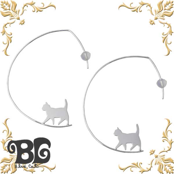 【ポイント5倍！ブラックフライデー！】 ブルーキャット Blue Cat シルバー 歩く猫 ピアス アクセサリー シリコンキャッチ レディース ネコ シルエット 2個売り フープタイプ シルバー925 スターリングシルバー SEV469-0923